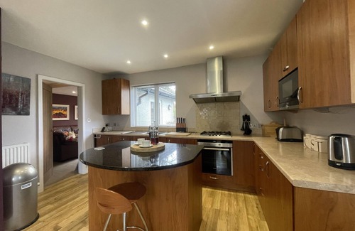 Keswick Cottage | Pinecroft - sleeps 5 guests in 3 bedrooms