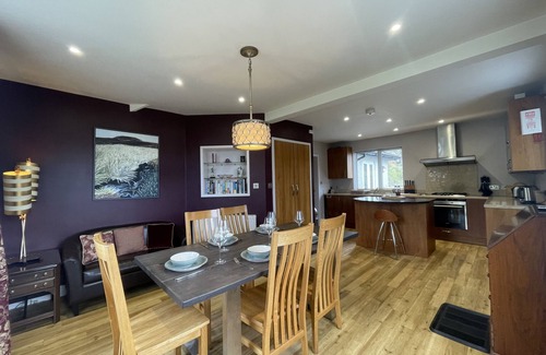 Keswick Cottage | Pinecroft - sleeps 5 guests in 3 bedrooms