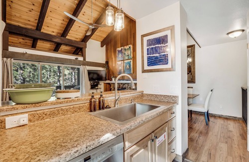 Dollar Point Cabin | Pinegrove by AvantStay | Beautiful Villas Condo just outside Tahoe City!