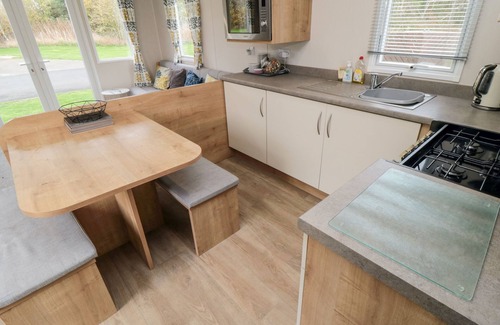 Cayton Bay Cottage | PINES 30, family friendly, country holiday cottage in Cayton
