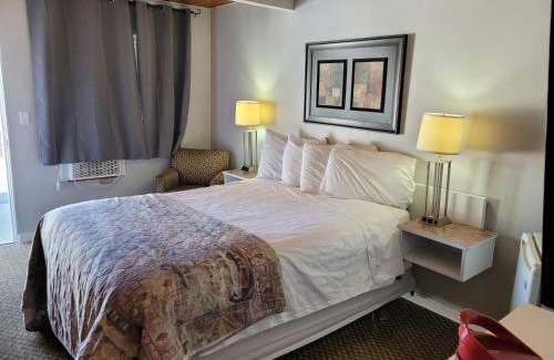 Sicamous Hotel | Pines Motel