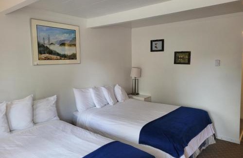 Sicamous Hotel | Pines Motel