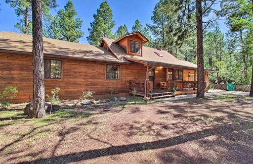 Pinetop Cottage | Pinetop Cabin w/Deck & Treehouse Near Hiking!