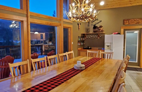 Sunburst Estates Ski Chalet | Pinetree Chalet: 6Bd/5Ba PanoramicView On-Slope Tod Mtn Ski-in OpenAir Tub