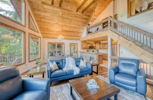 Epworth House | Pineview Escape - Hot Tub - Views - Arcades
