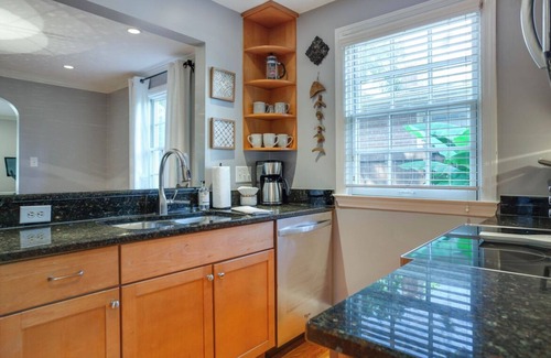 Southwest Raleigh House | Pineview Place - Hayes Barton ITB, private outdoor oasis