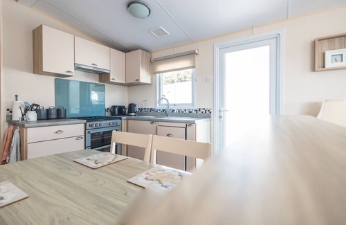 New Forest District House | Pineview Retreat - a three bedroom property on Shorefield Country Park, Milford on Sea