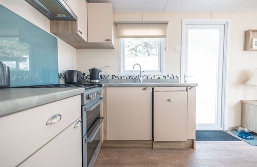 New Forest District House | Pineview Retreat - a three bedroom property on Shorefield Country Park, Milford on Sea