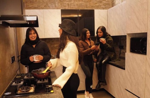 Kasauli Cottage | Pinewood Cottage 3BHK | Open Theatre | Valley View