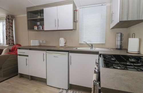 Kidlington Cottage | PINEWOOD, family friendly, with a garden in Kidlington