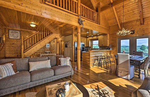 Piney Creek Cabin | Piney Creek Mountain-View Cabin w/Wraparound Deck