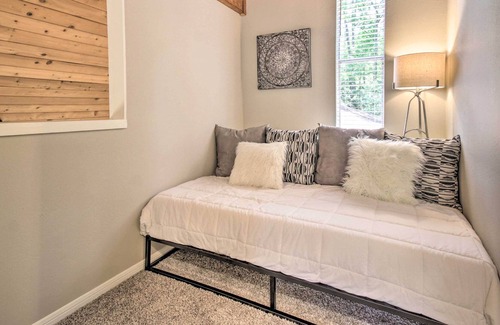 Cape Royale House | Piney Woods Cottage, Steps from Livingston Lake!