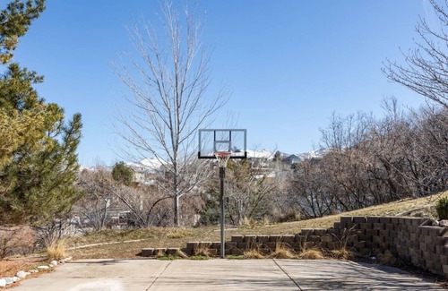 North Salt Lake House | Ping pong, Arcade, Private yard w/Mountain view!