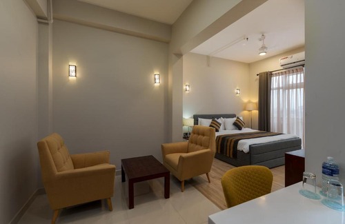 Mount Lavinia Apartment | Pink Elephant Tourist Apartment Hotel