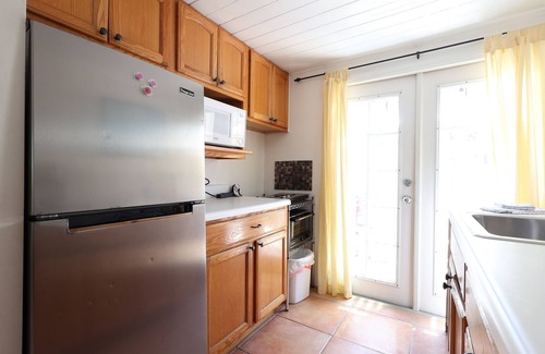 Siesta Key Village Cottage | Pink Mango Cottage steps from the beach