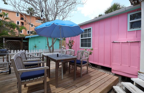 Siesta Key Village Cottage | Pink Mango Cottage steps from the beach