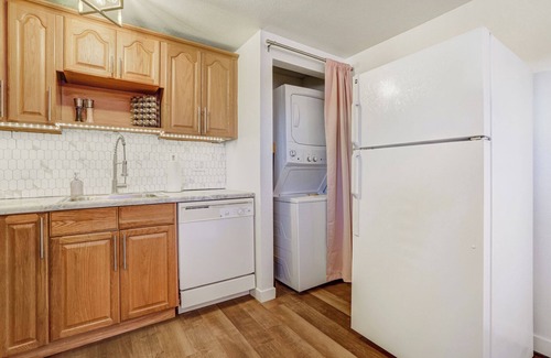 Cimarron Hills Apartment | Pink Panther Parlor - Cozy 2-BR w/Mountain Views, King Bed & Pet-Friendly Yard