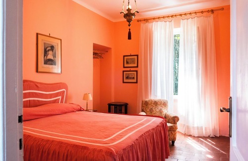 Zona LVIII Prima Porta Bed & Breakfast | Pink Room in Domus Anson Silj is ideal for a stay of pure relaxation