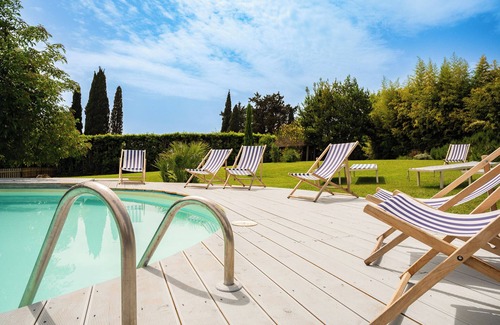 Zona LVIII Prima Porta Bed & Breakfast | Pink Room in Domus Anson Silj is ideal for a stay of pure relaxation