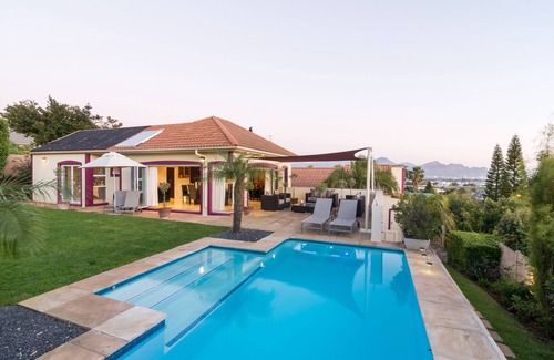 Heldervue House | Pink Rose Guesthouse & Spa | FOR MEN ONLY | Room 2 apartment