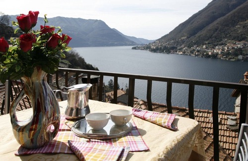 Nesso House | PINK WITH WIFI, PARKING AND AIR CONDITIONING