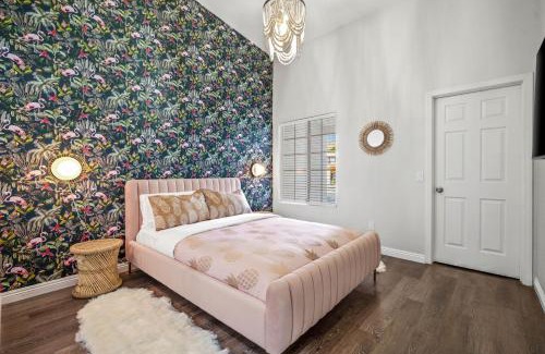 Desert Hot Springs House | PinkBlissHouz - Pool, Spa, Firepit, Themed Rooms by MariamsBnb