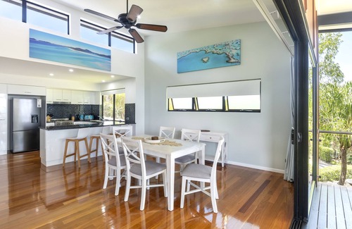 Hamilton Island Apartment | Pinnacle 1, Seaview Apartment on Hamilton Island
