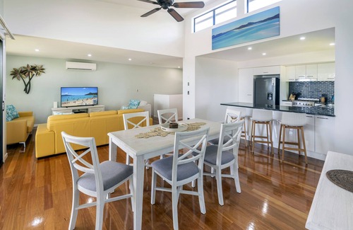 Hamilton Island Apartment | Pinnacle 1, Seaview Apartment on Hamilton Island