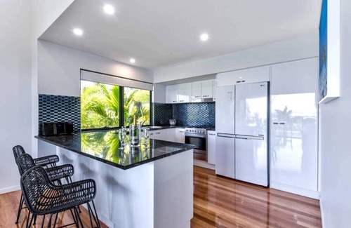 Hamilton Island Apartment | Pinnacle 4, Seaview Apartment on Hamilton Island