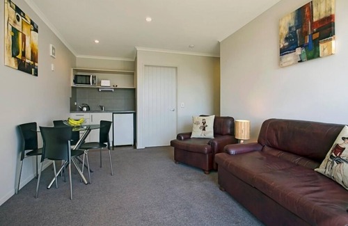 Nelson Apartment | Pinnacle Apartment - Affordable Nelson Apartment with 2 Bedrooms & Views!