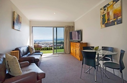 Nelson Apartment | Pinnacle Apartment - Affordable Nelson Apartment with 2 Bedrooms & Views!