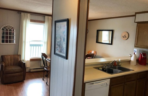 Banner Elk Condo | Pinnacle Inn Resort - Indoor Pool & Hot Tubs "Money Saver" Beech Mountain, NC