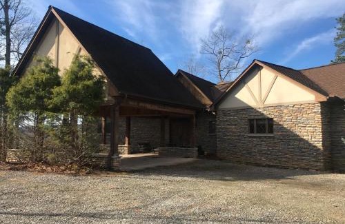 Ferguson House | Pinnacle Point by Leatherwood Mountains Resort