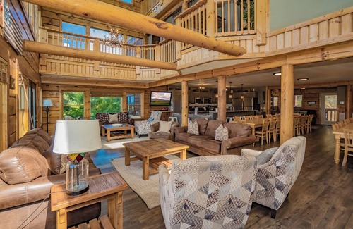 Gatlinburg - Pigeon Forge Cabin | PinnacleView: POOL, Breathtaking Views, Movie Room, Games, Hot Tub, Wifi