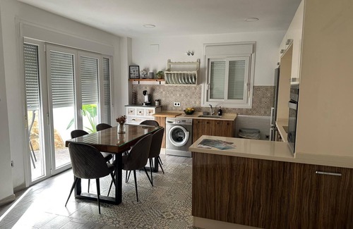 Corrales House | PinosdelMar. 10 minutes from the beach and 5 minutes from the city center! With parking