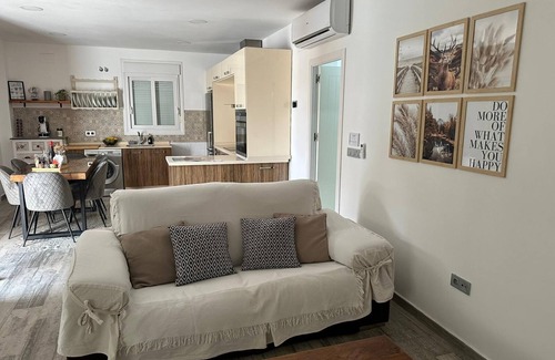 Corrales House | PinosdelMar. 10 minutes from the beach and 5 minutes from the city center! With parking