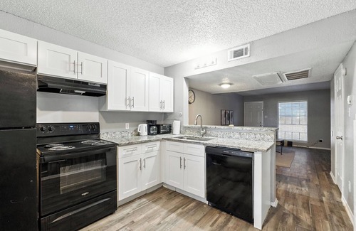 South Arlington Apartment | Pioneer Creek 410C I Comfy 2 Bed 1.5 Bath