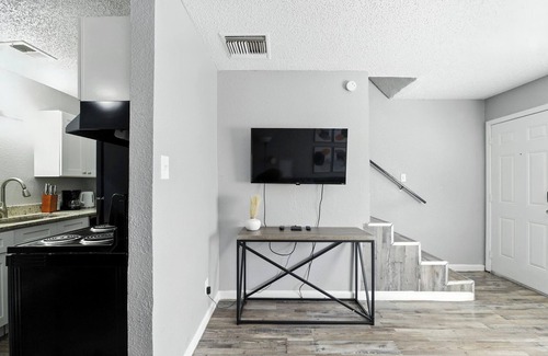 South Arlington Apartment | Pioneer Creek 604-07 I Spacious 1 Bed 1 Bath