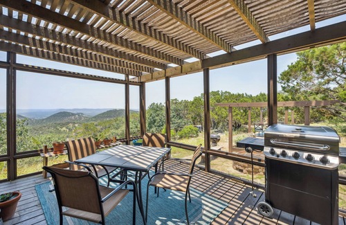 Pipe Creek House | Pipe Creek Escape w/Screened-In Porch & Hot Tub!