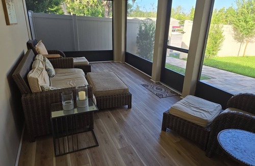 Tavares House | Piper's Place Lakeside Getaway on Lake Harris-Private Boat Ramp & Prime Location