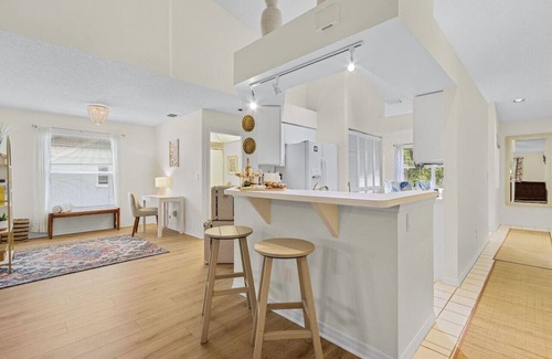 Palm River Estates Apartment | Pipers Pointe-2 Bed/2 Bath Condo