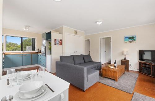 Mangawhai House | Pipi Cabin - Mangawhai Village Bach