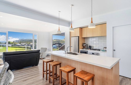 Cooks Beach House | Pipi Palace - Cooks Beach Holiday Home
