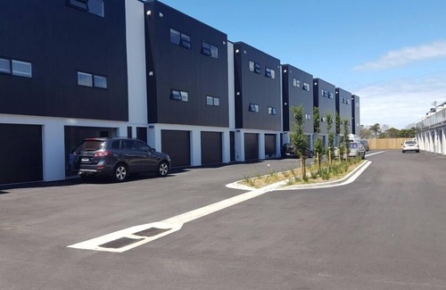 Papamoa Beach House | Pipi Palace - Urban Living on the Reserve