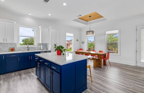 Long Beach Apartment | Pirate Avenue Beach House