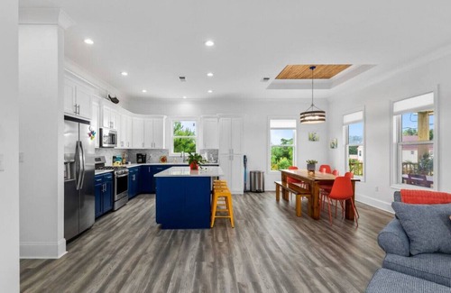 Long Beach Apartment | Pirate Avenue Beach House