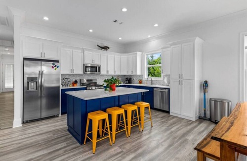 Long Beach Apartment | Pirate Avenue Beach House