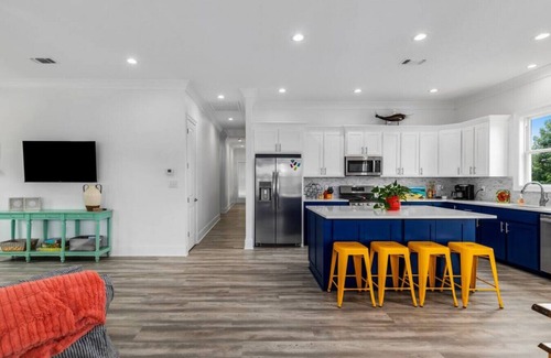 Long Beach Apartment | Pirate Avenue Beach House