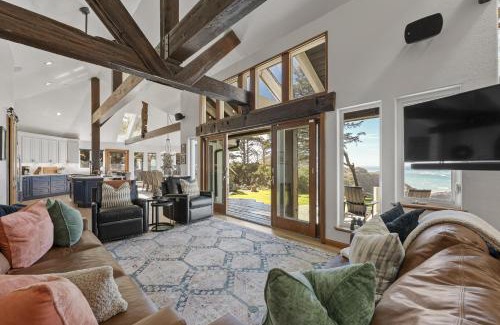 Gold Beach House | Pirate Cove Retreat (Main Home & Cottage)