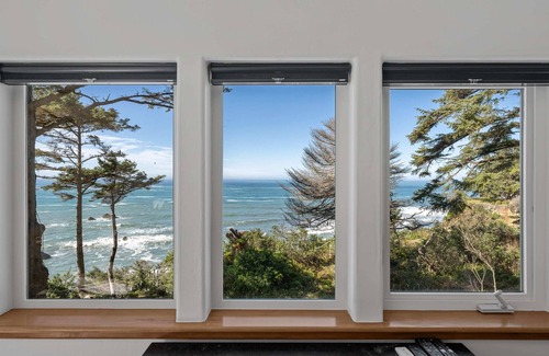 Gold Beach House | Pirate Cove Summary: